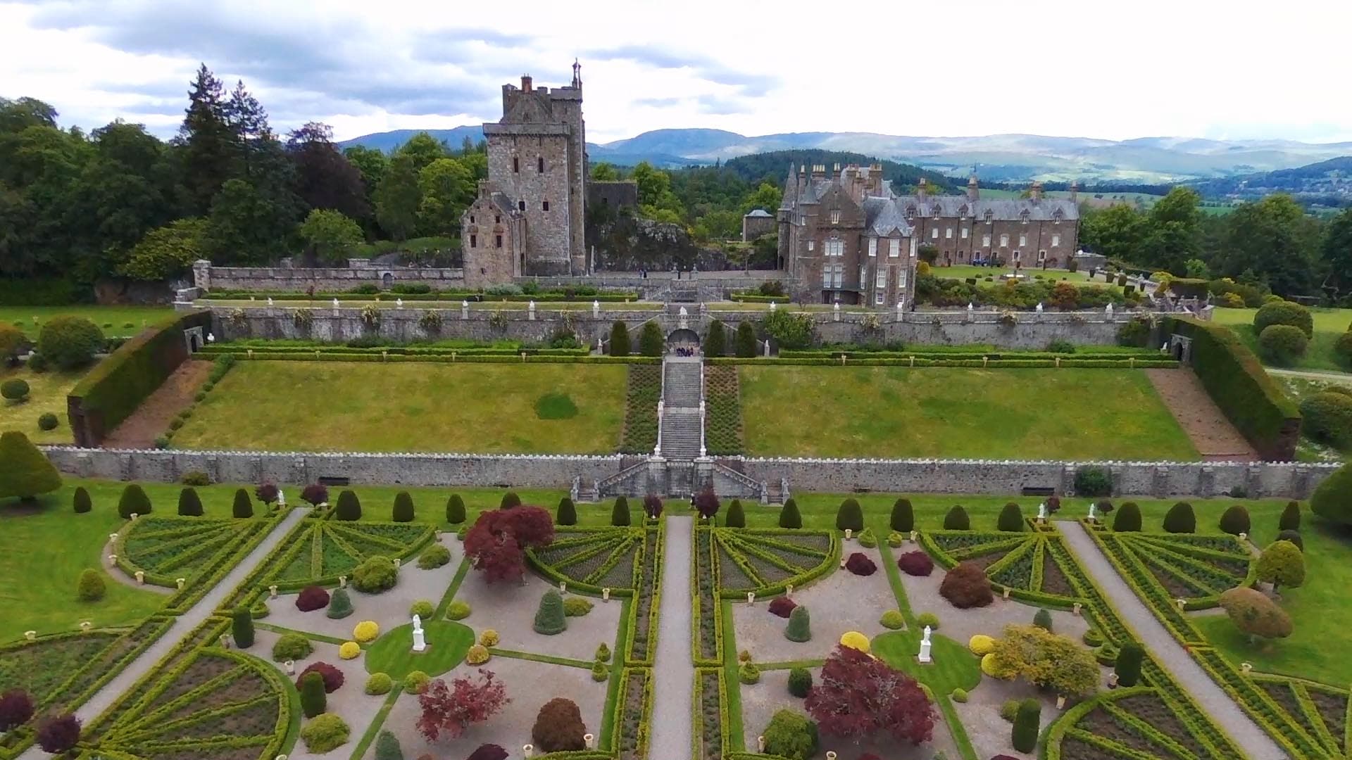 Drummond Castle Gardens